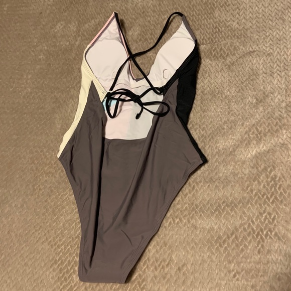 Multi Color One Piece 🍦 - Picture 2 of 4